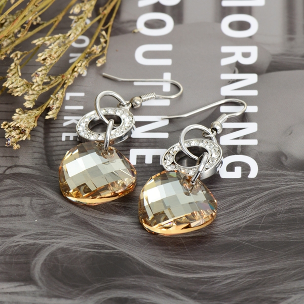 Picture of Zinc Alloy Platinum Plated Dangle Earrings at Unbeatable Price