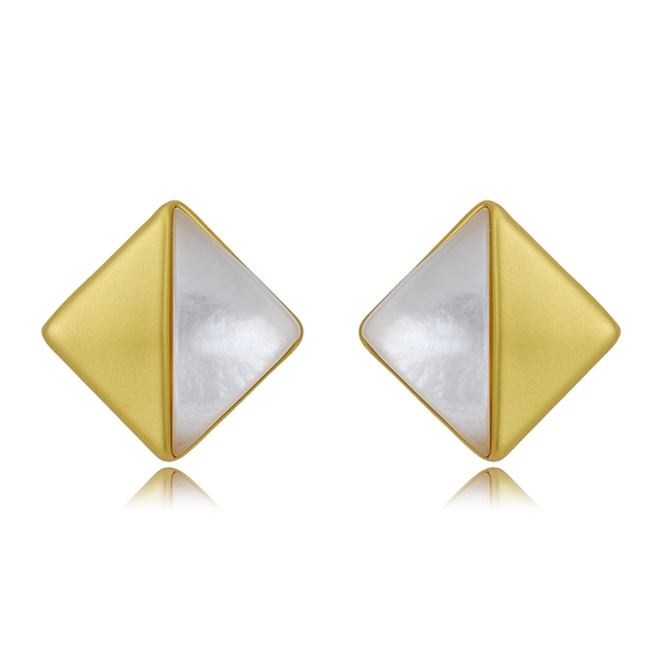 Picture of Classic Shell Stud Earrings with Wow Elements