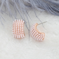 Picture of Great Artificial Pearl Gold Plated Stud Earrings