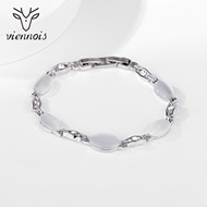 Picture of Recommended White Classic Fashion Bracelet from Top Designer