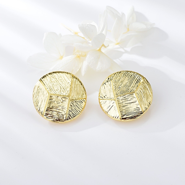 Picture of Good Quality Medium Gold Plated Stud Earrings