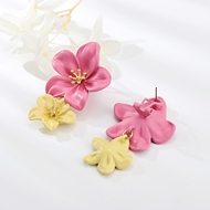 Picture of Wholesale Gold Plated Big Dangle Earrings with No-Risk Return