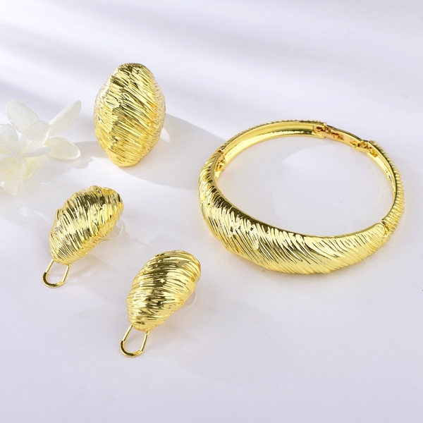 Picture of Charming Gold Plated Zinc Alloy 3 Piece Jewelry Set As a Gift