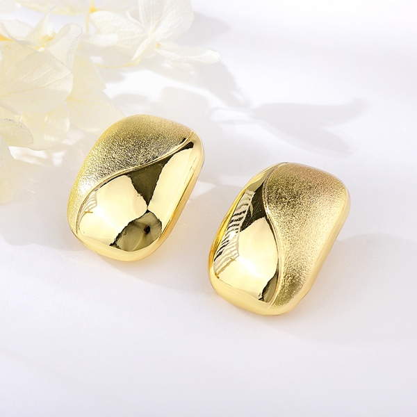 Picture of Hypoallergenic Gold Plated Zinc Alloy Stud Earrings from Certified Factory