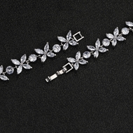 Picture of Famous Medium Platinum Plated Fashion Bracelet