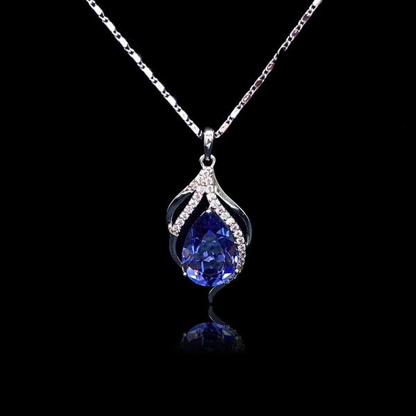 Picture of Stylish Small Swarovski Element Pendant Necklace