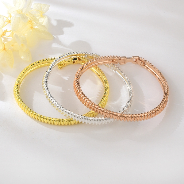 Picture of Nickel Free Multi-tone Plated Zinc Alloy Fashion Bangle with No-Risk Refund