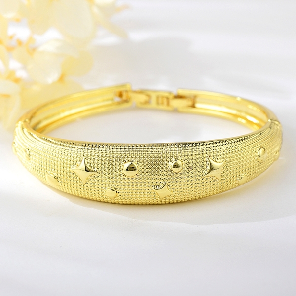 Picture of Designer Gold Plated Dubai Fashion Bangle with Easy Return