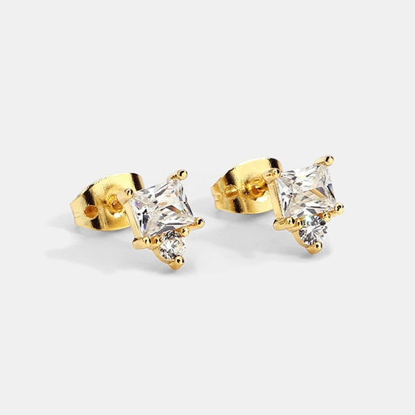 Picture of Delicate Cubic Zirconia Stud Earrings with Speedy Delivery