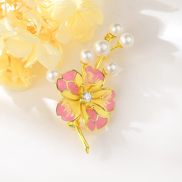 Picture of Elegant Flower Brooche of Original Design