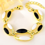 Picture of Hypoallergenic Gold Plated Classic Fashion Bracelet with Easy Return