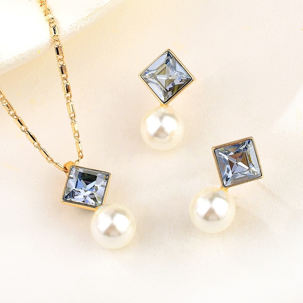 Picture of Delicate Swarovski Element Copper or Brass 2 Piece Jewelry Set