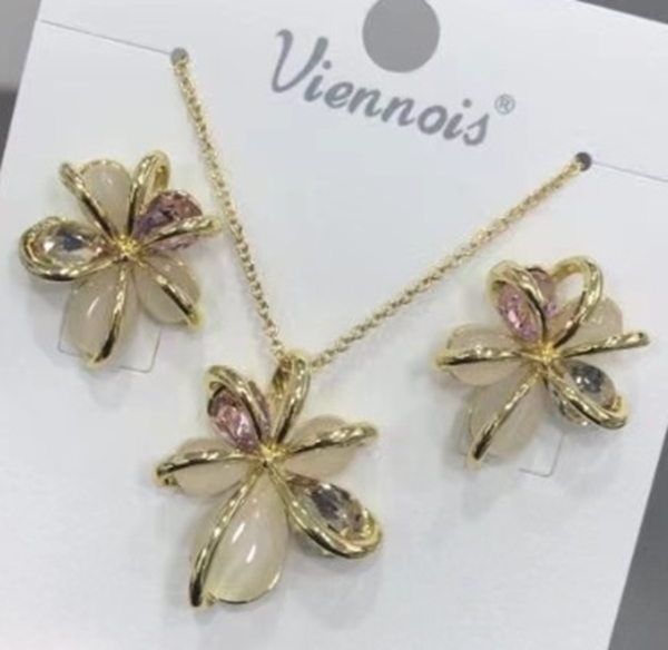 Picture of Designer Gold Plated Work 2 Piece Jewelry Set with No-Risk Return