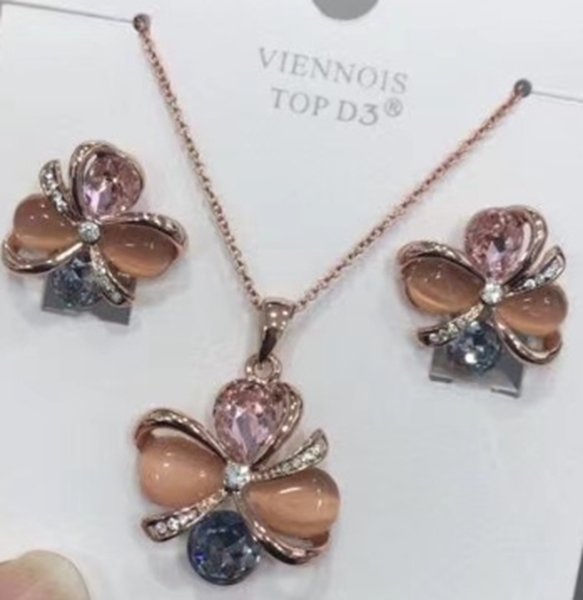 Picture of Gold Plated Cubic Zirconia 2 Piece Jewelry Set with No-Risk Return