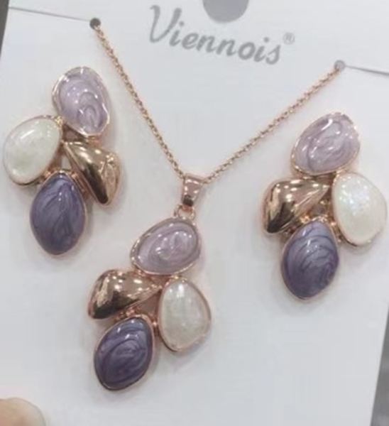 Picture of Wholesale Gold Plated Work 2 Piece Jewelry Set with No-Risk Return