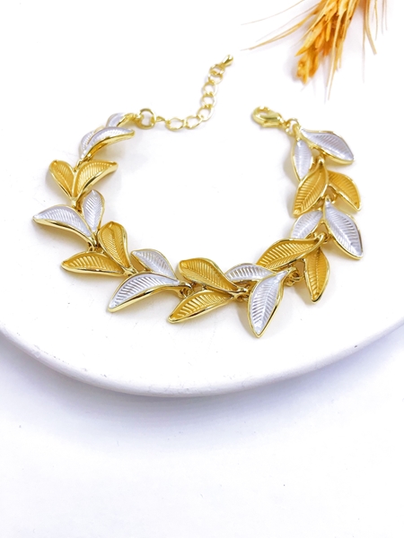 Picture of Irresistible Colorful Wedding Fashion Bracelet As a Gift